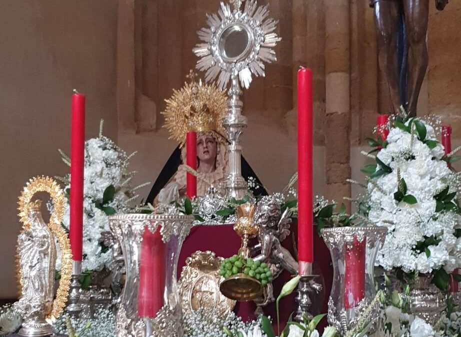 Solemne Eucaristía en honor del Santísimo Sacramento y Procesión de su Divina Majestad de la Hermandad de las Penas de Santiago