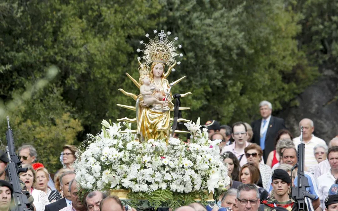 Procesión de Nuestra Señora de Linares Coronada