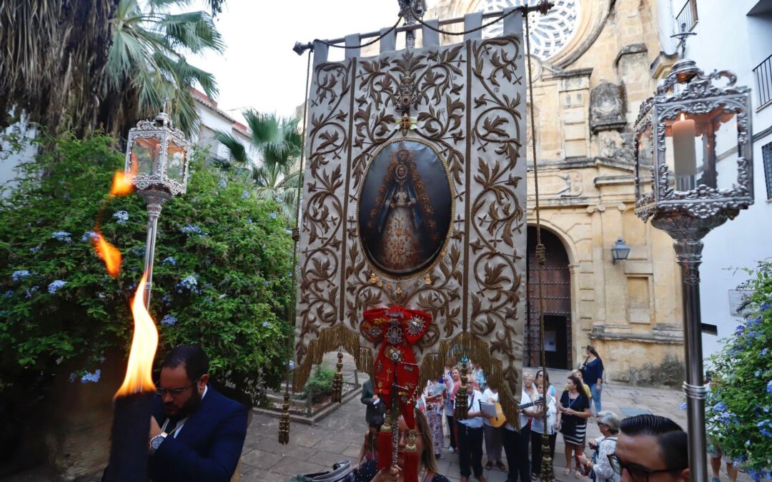 Solemne Rosario Vespertino con el Simpecado de la Hermandad del Rocío