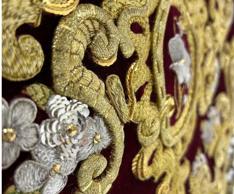 Presentación de las bambalinas interiores del paso de palio de María Santísima de la Candelaria