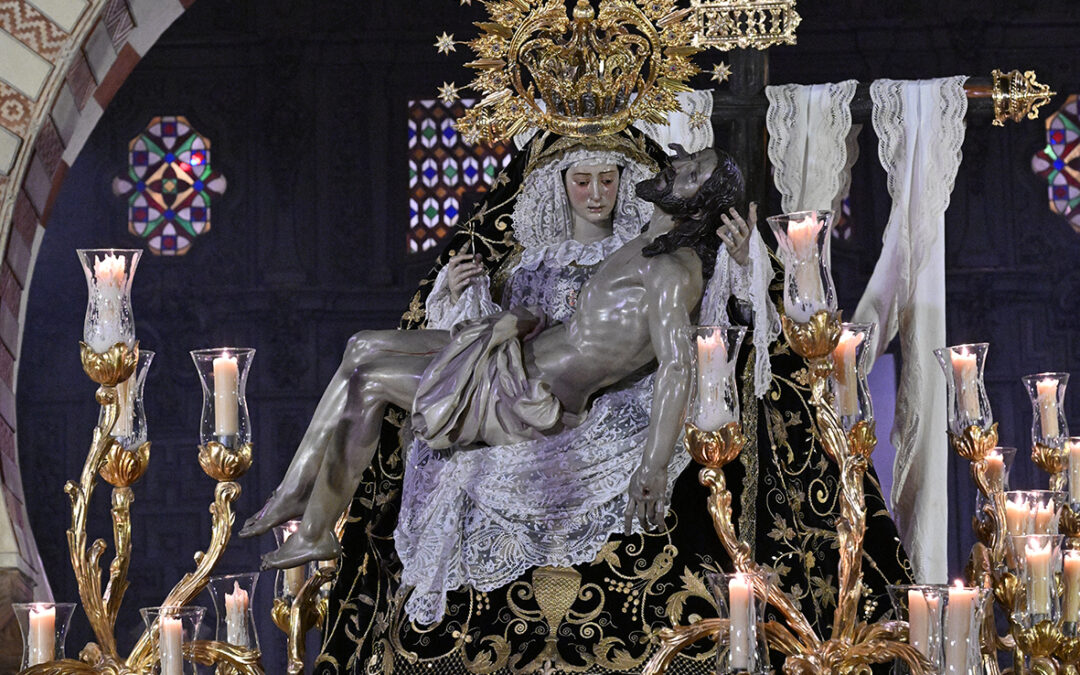 Ensayo de costaleros de Nuestra Señora de las Angustias Coronada Magno Vía Crucis