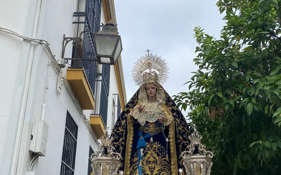 Rezo del Santo Rosario presidido por María Santísima de la Concepción