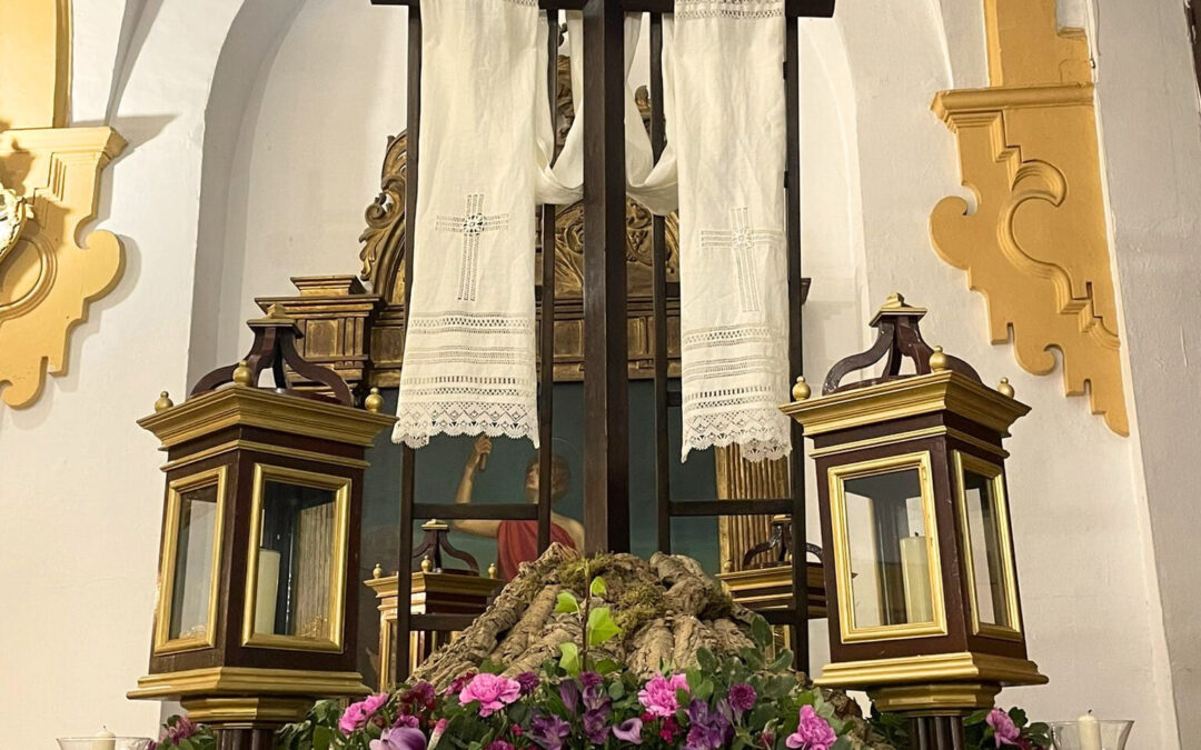 Procesión de la Santa Cruz organizada por el Grupo Joven de Pasión