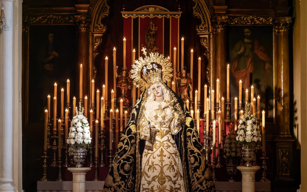 Veneración de los fieles a María Santísima Nazarena