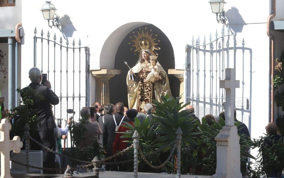 Visita de Nuestra Señora del Carmen de Puerta Nueva al Cementerio de San Rafael