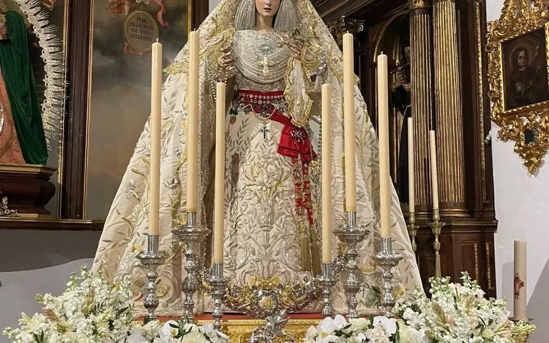 Rosario Matinal presidido por María Santísima de la Paz y Esperanza Coronada