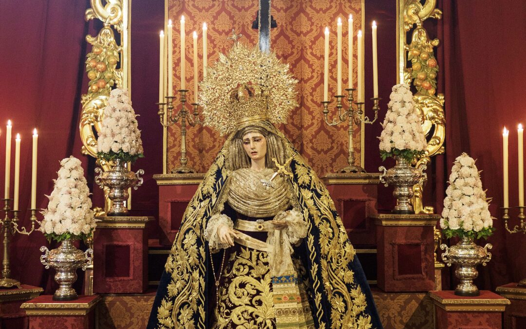 Besamanos de Nuestra Señora del Rosario Coronada