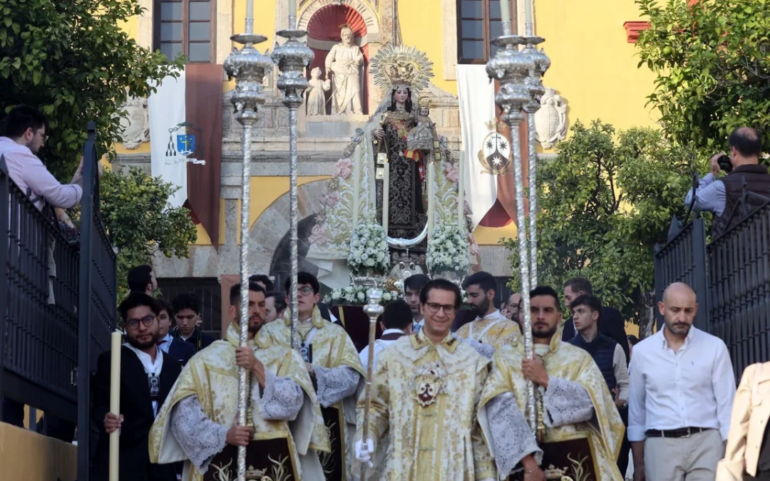 Rosario Vespertino de Nuestra Señora del Carmen Coronada