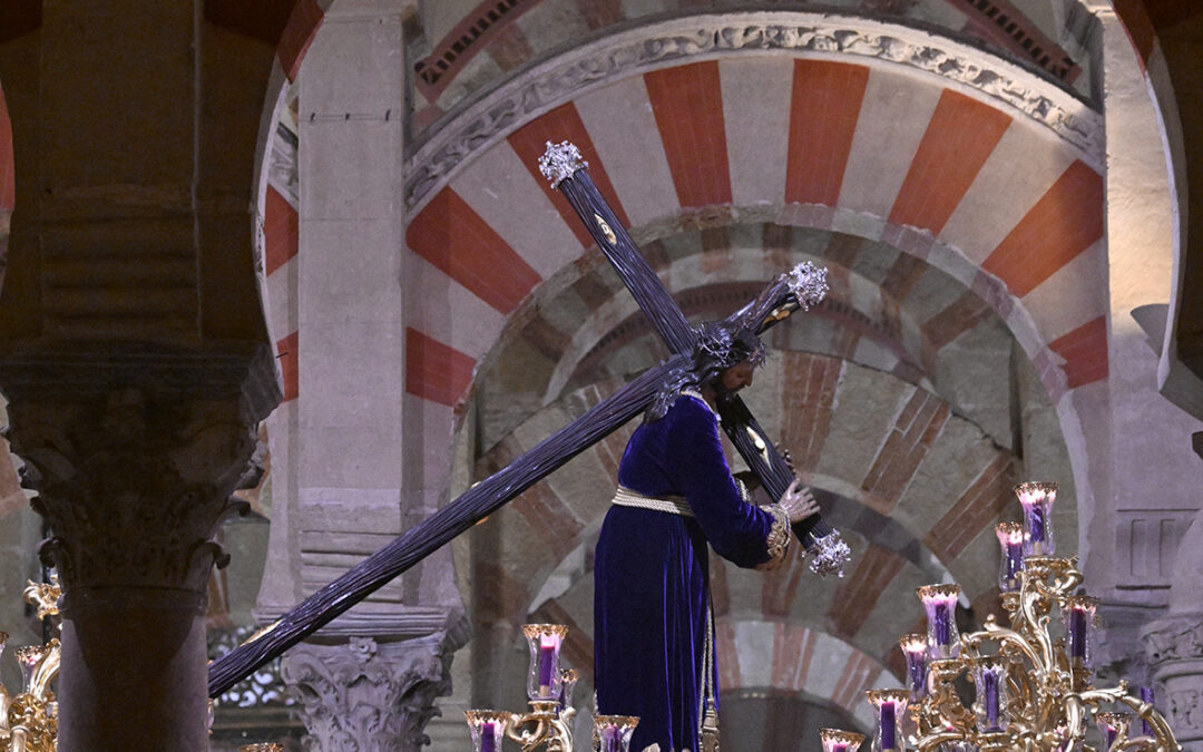 Muda del paso de Nuestro Padre Jesús del Calvario