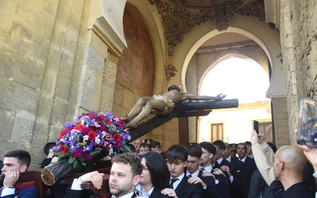 Traslado del Santísimo Cristo de la Agonía y Nuestra Señora de la Salud