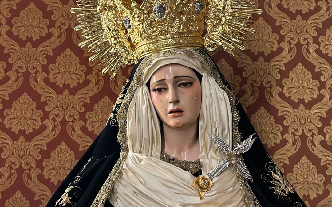 Traslado de Nuestra Señora de Rosario Coronada a su paso procesional