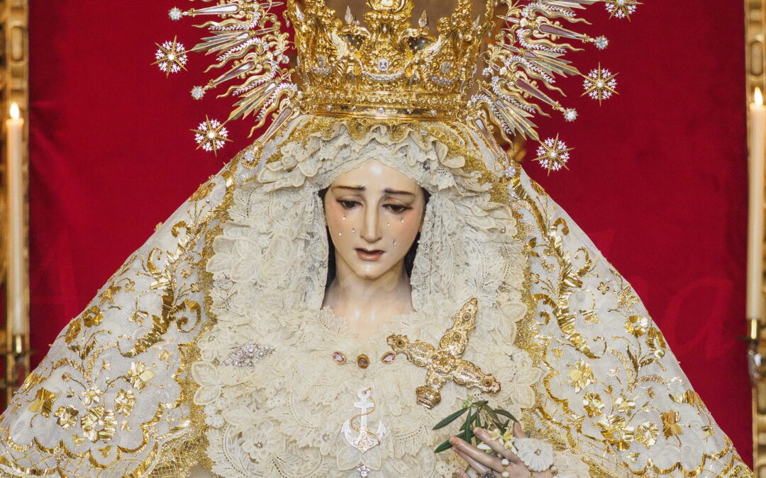 Besamanos de María Santísima de la Paz y Esperanza Coronada