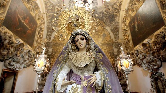 Besamanos a Nuestra Señora de las Lágrimas, Santa Misa y traslado al paso procesional