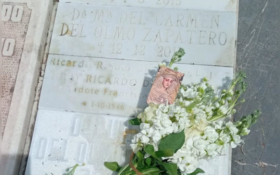 Acto de homenaje ante la tumba de Fray Ricardo de Córdoba