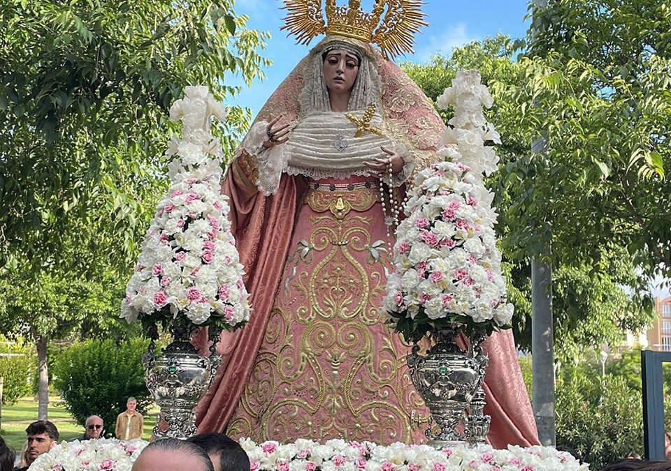 Rosario de la Aurora presidido por María Santísima de la Esperanza del Valle