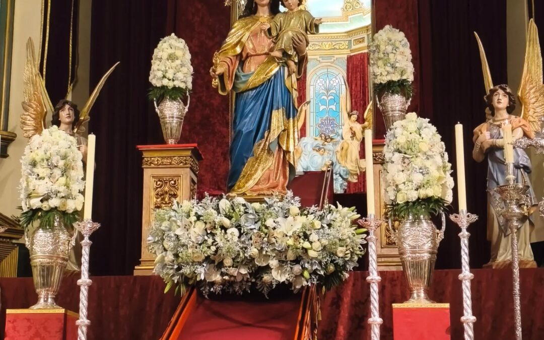 Bajada de María Auxiliadora Coronada