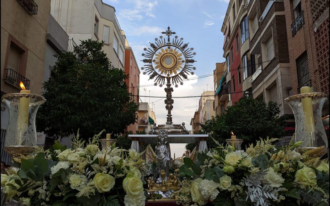 Procesión del Corpus de las Parroquias de Santa Teresa y Santa Cecilia