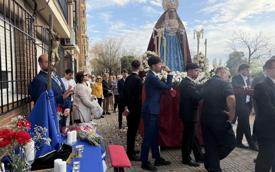 Salida procesional de María Santísima de la Victoria