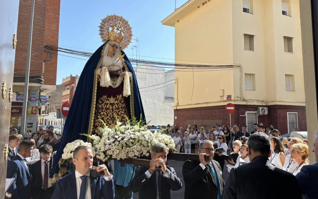 Rezo del Santo Rosario presidido por María Santísima en su Soledad